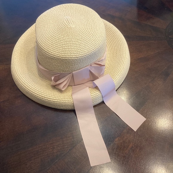 NWT women’s straw hat with beige ribbon / bow - Picture 1 of 6